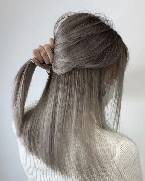 Ashy Silver Hair, Balayage Ash Grey, Balayage Silver, Cold Hair, Blond Beige, Silver Hair Dye, Hidden Hair Color, Best Haircuts For Women, Ashy Hair