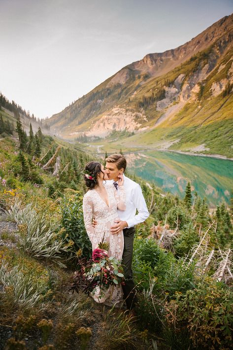 Charming Crested Butte Elopement via Rocky Mountain Bride Crested Butte Colorado Elopement, Crested Butte Colorado Wedding, Crested Butte Elopement, Crested Butte Winter, Rocky Mountain National Park Elopement, Nature Elopement, Crested Butte Wedding, Rocky Mountain Elopement, Outdoor Wedding Backdrops