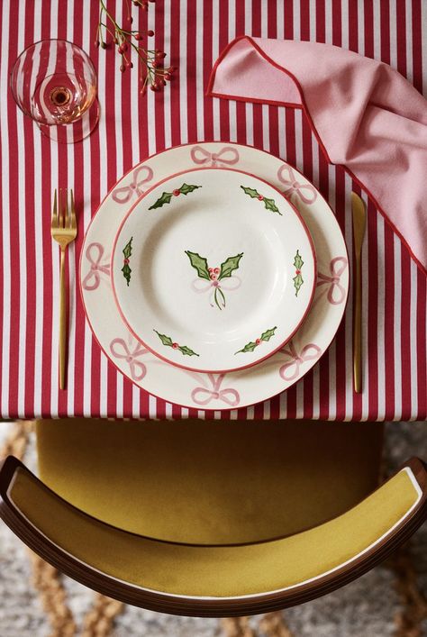 Be inspired by Anna + Nina this Christmas with their gorgeous Christmas collection now stocked at Anthropologue EU. From mistletoe painted plates to candy cane inspired tableclothes, they have everything you need and more to create the perfect tablescape. Dinner Tablescape, Girls Christmas Party, A Seat At The Table, Seat At The Table, Anna Nina, Pink Xmas, Dinner Party Table, Tablescape Ideas, Tartan Christmas