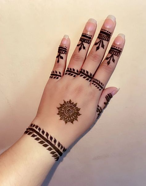 Easy Mehendi Designs, Easy Mehendi, Mehendi Simple, Simple Mehendi, Simple Arabic Mehndi, Mehedi Design, Henna Style Tattoos, Simple Mehendi Designs, Simple Arabic Mehndi Designs