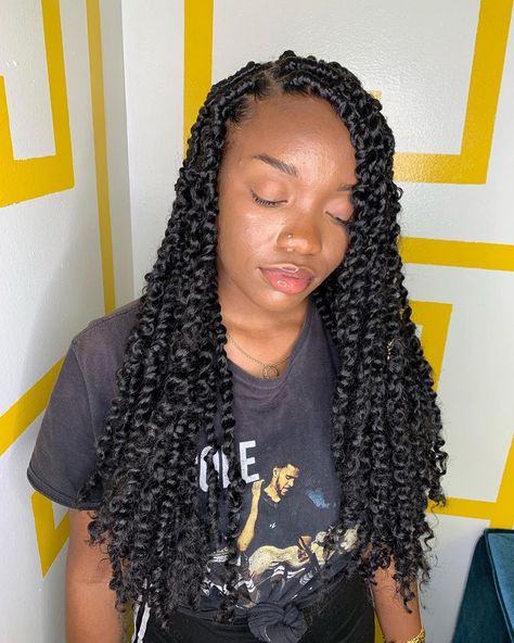 LocSlayer/Passion Twist Slayer on Instagram: “•Book MID BACK PASSION TWIST AND ADD ON SQUARE PARTING!* Very light weight and tension free!! 😩😍👏🏽 * PAIN FREE * VERY BOUNCY * DURATION…” Passion Twists, Pain Free, Hairstyle Ideas, Braids, Twist, Square, Hair Styles, Hair, On Instagram