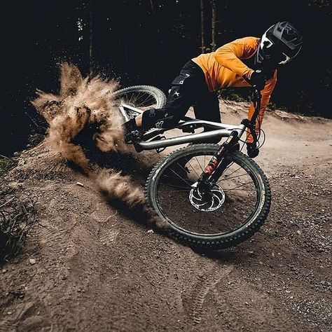 Mountain Bike Training, Best Mtb, Mountain Biking Photography, Mountain Bike Action, Best Bmx, Mtb Downhill, Mountain Bike Art, Downhill Mountain Biking, Bicycle Mountain Bike