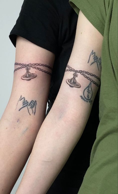 Tattoo couple nana Vivienne westwood Anime Aesthetic Tattoo Ideas, Super Unique Tattoos, Matching Nana Tattoos, Nana Tatoos, Nana Inspired Tattoos, Nana Anime Tattoo, Nana Tattoo Ideas, Vivienne Westwood Tattoo, Nana Tattoo