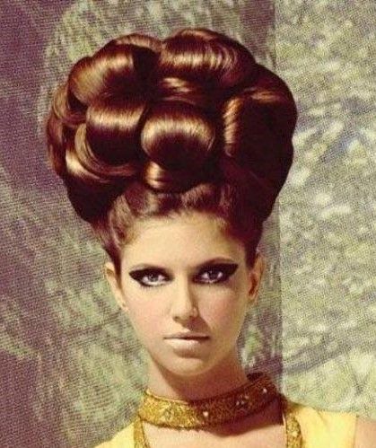 Where going back the old days liking👍🏽 Insane Hairstyles, Vintage Hairstyles For Men, 1960 Hairstyles, Vintage Hairdresser, Beehive Hairstyle, 1960s Hair, 60s Hair, Beehive Hair, Hairstyle Examples