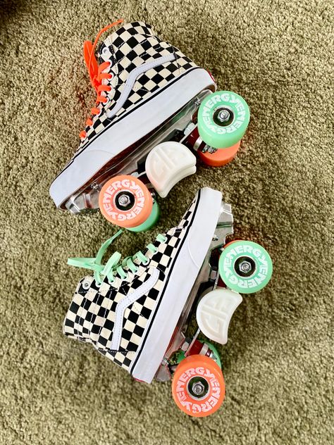 Preppy Roller Skates, Pastel Skater Aesthetic, Vans Roller Skates, Converse Roller Skates, Aesthetic Roller Skates, Rollerskate Shoes, Cool Roller Skates, Cute Roller Skates, Roller Skates Aesthetic