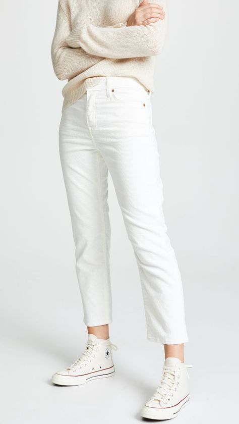 White Mom Jeans Outfit, Early Spring Outfits Casual, White Mom Jeans, Fashion Designer Aesthetics, Modern Fashion Outfits, Elegant Summer Outfits, Spring Trends Outfits, Mom Jeans Outfit, Summer Trends Outfits