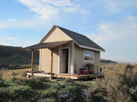 small hunting cabins | 12 X 16 Hunting Cabin with Loft - Small Cabin Forum Hunting Shack Interior, Hunt Camp Cabin, 12x16 Cabin, Fancy Outhouse, Small Hunting Cabin, Hunting Cabin Ideas, Cabin With Loft, Bush Cabin, Buddy Heater