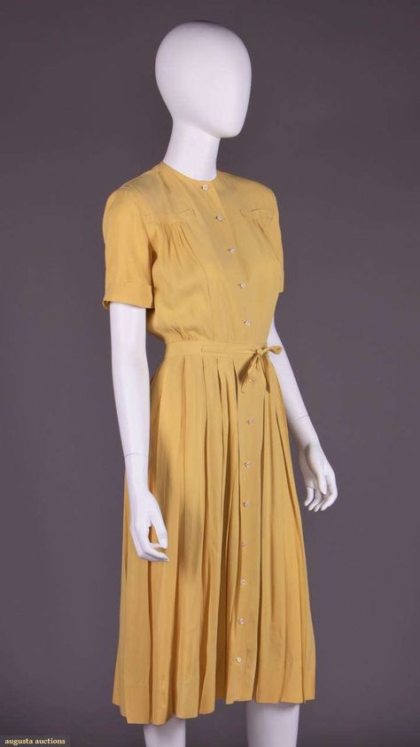 1940s Weddings, Western Womens Fashion, Box Pleated Skirt, Short Sleeve Shirt Dress, Retro Fashion Outfits, Bonnie Cashin, Dresses 40s, Diy Clothes Design, Short Sleeve Dress Shirt