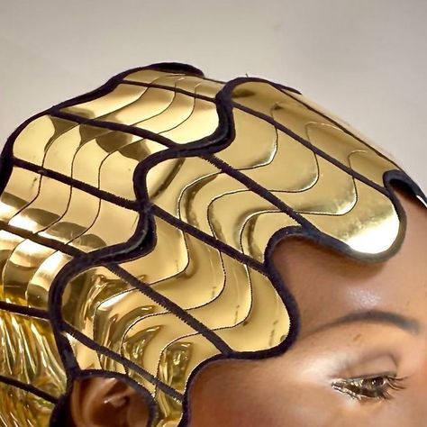 Divamp Couture on Instagram: "Futuristic finger waves . . #fingerwaves#burlesque#wig#blackpanther#makeupartist #makeupideas #makeuptutorial #wakeupandmakeup #makeuplife #  #makeuplover#afrofuturism #makeupbyme #makeupart #afrofuturism #futuristicfashion #makeupgoals #makeupgeek #makeupwisuda #makeupinspiration #hair#hairstyle#hairstylist#hairstylists#makeup#makeuplooks#makeupartistsworldwide #stylist#stylists#josephinebaker#retrofuturistic" Rainbow Afro, Afrofuturism Fashion, Futuristic Hairstyles, Futuristic Elegance, Futuristic Hair, Afro Futurism, Johnny Walker, Afro Punk Fashion, Psychological Thriller