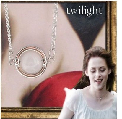 Twilight Moonstone Bella 'Meadow Run' Necklace Jewelry Breaking Dawn Necklace FREE SHIPPING! Lord Of The Rings Necklace, Biker Girl Outfits, Twilight Outfits, Dark Wedding Theme, Twilight Quotes, Twilight Saga Series, Fandom Jewelry, Twilight Cast, Twilight Breaking Dawn