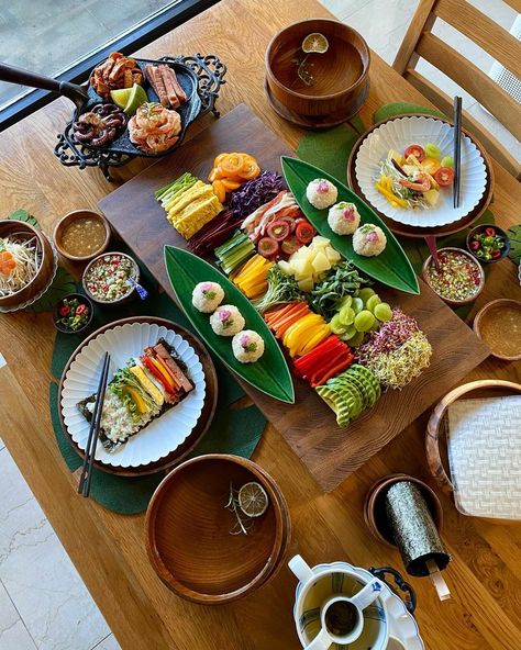 Food Around The World, Party Planning Food, K Food, Healthy Lifestyle Food, Food Table, Japanese Dishes, Japan Food, Fair Food Recipes, Cooking Inspiration