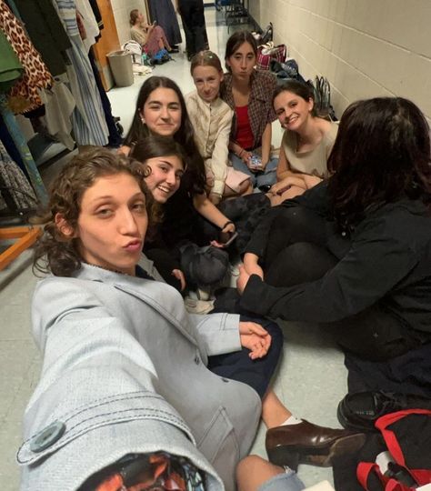 high school drama club tech week aesthetic theatre musical play show best friends Drama School Outfits, High School Drama Class Aesthetic, Theatre High School, School Play Aesthetic, Drama School Aesthetic, Drama Club Aesthetic, Aesthetic Theatre, High School Theatre, Theatre Musical