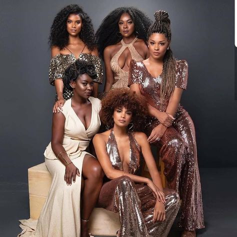 Shades of the diaspora in the mold of Afro-Latina. We are all one. ✊🏿✊🏾✊🏽 ▪Phot Sisters Photoshoot, Black Actresses, Glam Photoshoot, Curly Lace Front Wigs, Friend Photoshoot, Black Power, Family Photoshoot, Black Is Beautiful, Cortes De Cabello Corto