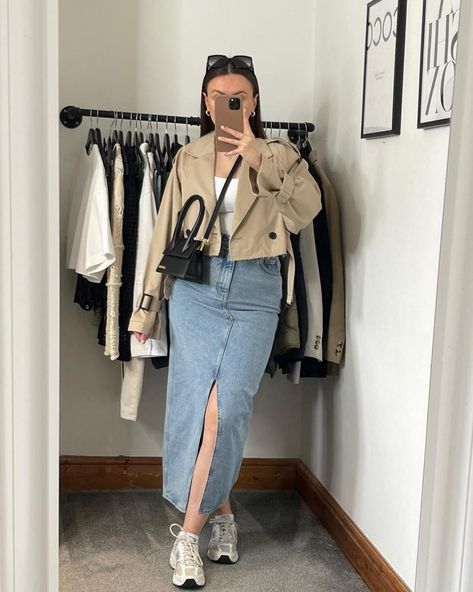 Concert Outfit Modest, Denim Skirt And Sneakers Outfit, Modest Outfit, Denim Skirt Outfits, Stylish Fall Outfits, Casual Day Outfits, Easy Trendy Outfits, Stylish Work Outfits, Denim Skirts