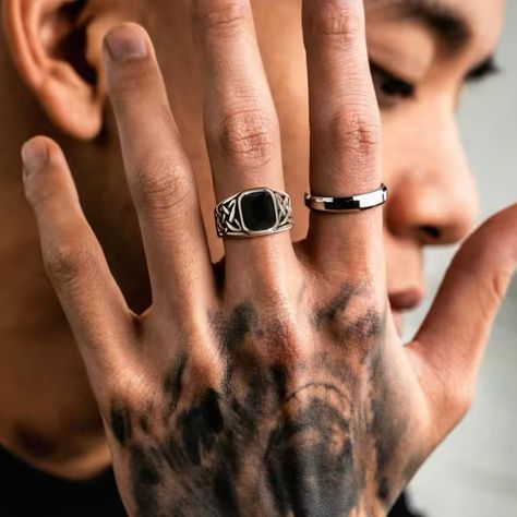 Emo Rings Men, Signet Rings Men, Vintage Ring Men, Mens Jewelry Photography, Men’s Accessories, Men’s Rings, Men Rings Aesthetic, Men’s Jewelry, Agate Ring Men