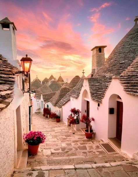 Alberobello Italy, Long Way Home, Southern Italy, Beautiful Villages, Puglia, Beautiful World, Places To Travel, You Must, Beautiful Places