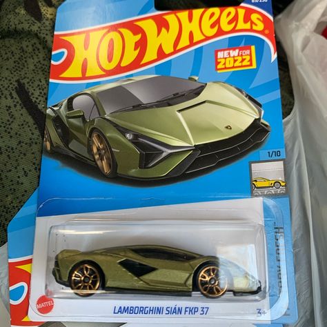 Hot Wells Carros, Cool Hot Wheels, Carros Hot Wheels, Lamborghini Sian, Hot Wheels Room, Green Factory, Cute Drawings Of Love, Ferrari 348, Hot Wheels Cars Toys