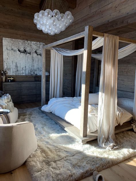 Diy Farmhouse Bedroom, Wood Canopy Bed, Canopy Bed Diy, Chalet Chic, Canopy Bed Frame, Farmhouse Style Bedrooms, Canopy Bedroom, Canopy Bed, Mountain House