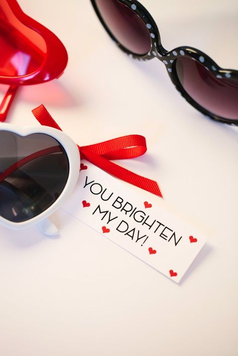 Free Printable Valentine's Tags | The TomKat Studio (Find the heart glasses in our shop!) Diy Valentine's Gifts For Friends, Free Printable Valentines Tags, Friend Valentine Gifts, Happy Hearts Day, Valentine's Day Gift Ideas, Valentines Printables Free, Valentine Tags, Free Valentine, Girlfriend Birthday