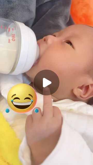 1kewt on Instagram: "#babygirl #babyboy #babywearing #toddler #cutebaby #sweetbaby #parenting #babyshower #babyootd #babyoutfit #toddlerlife #newborn #babyromper #babyjumpsuit #babyonesie #babyhat #babyswaddle #babysocks #babyshoes #babysmile" Baby Sitting Aesthetic, Baby Laughing Video, Boy Babies, Newborn Video, Funny Baby Videos, Funny Baby Faces, Toddler Videos, Funny Baby Gif