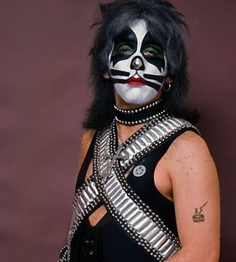 GroovyHistory on Instagram: “Peter Criss of KISS back in the day. #petercriss #music #1970s #1960s #60s #70s #groovy #retro #rocknroll #music #love #vintage #funky…” Kiss Group, Kisses Back, Vinnie Vincent, Kiss Images, Eric Carr, Peter Criss, Kiss Army, Best Rock Bands, Kiss Pictures