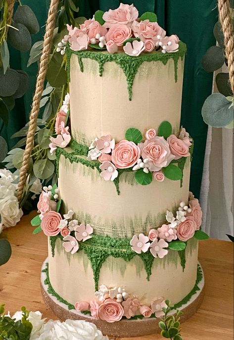 Enchanted Forest Quinceanera Cake, Enchanted Forest Theme Cake, Enchanted Garden Cake, Fairytale Quince, Forest Quinceanera, Emerald Wedding Cake, Forest Theme Cakes, Quinceañera Decorations, Pink Quince Theme