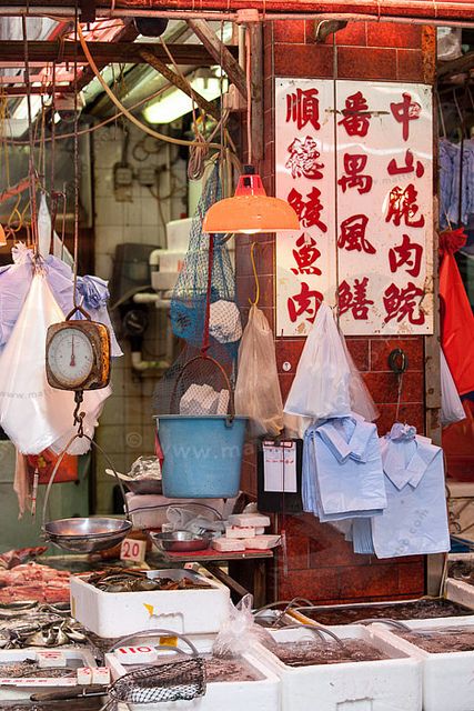 Chinese Market Aesthetic, Japan Market Aesthetic, Old Hongkong Aesthetic, Asian Night Market Aesthetic, Japan Fish Market, Hong Kong Art, Hong Kong Food, Hong Kong Travel, Japan Aesthetic