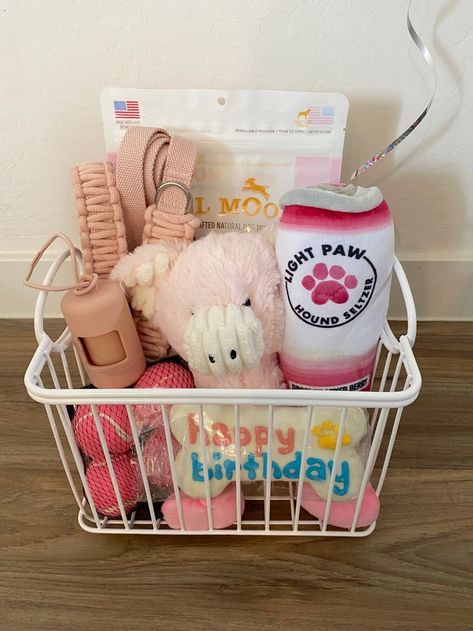 Doggy Easter Basket, Dog Bday Gift Ideas, New Puppy Gift Basket Ideas, Puppy Going Home Package, Cute Puppy Supplies, Dog Easter Basket Ideas, Cute Puppy Things, Easter Basket For Dogs, Small Dog Supplies