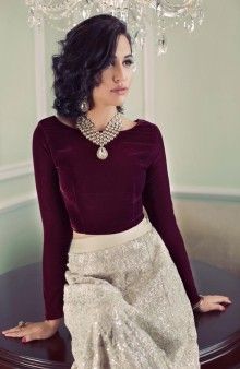 threads and motifs pakistani party wear skirt dress 2016-2017 Latest Pakistani Party Wear Dresses, Modern Party Wear, Velvet Blouse Design, Velvet Dress Designs, Pakistani Party Wear, Modern Saree, Modern Party, Desi Clothes, Indian Gowns Dresses