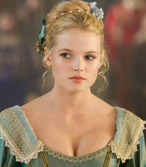 Blonde Medieval Woman, Princess Face Claim, Benedict Bridgerton, Gabriella Wilde, Regency Era Fashion, Rococo Fashion, Medieval Woman, Hula Dance, European Aesthetic