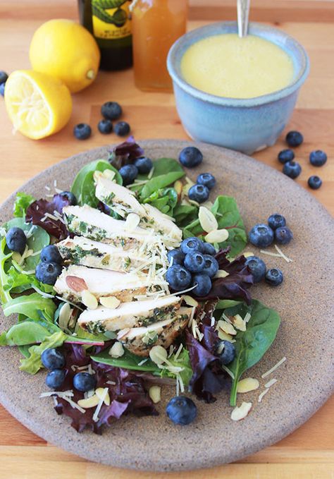 Chicken Salad Recipe With Almonds, Almond Chicken Salad, Blueberry Chicken, Honey Vinaigrette, Parmesan Salad, Healthy Foods To Make, Salad With Chicken, Almond Chicken, Salad With Lemon