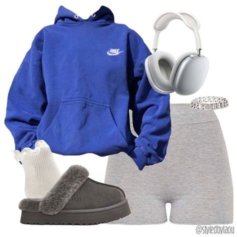 Chill At Home Outfit Lazy Days, Cute School Winter Outfits, Cute Chilly Day Outfits, Chill Outfits For School Lazy Days, At Home Outfits Cozy, Cute Lazy Day Outfits For Home, Cozy Day Outfit, At Home Fits, Cute Cozy Outfits