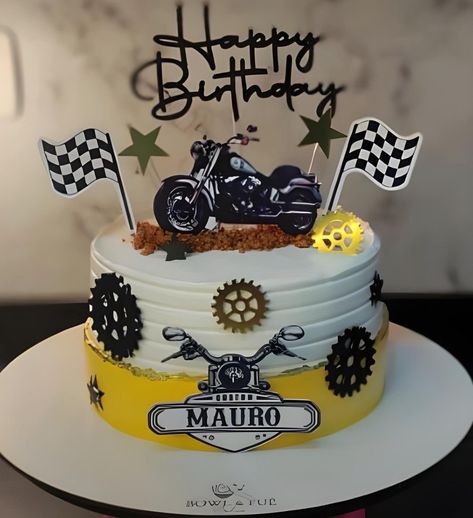 Motor Cake, Birthday Cake For Brother, Motorcycle Birthday Cakes, Cars Cake Design, Motorcycle Cake, Cake Designs For Boy, Bike Cakes, Boys 1st Birthday Cake, 10 Birthday Cake