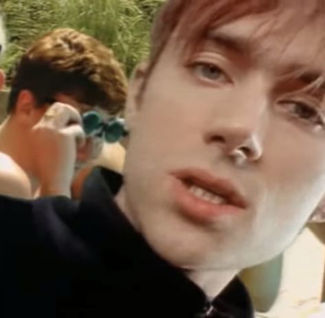 Damon Albarn 90s, Brit Pop, Men 90s, Top Of The Pops, 90s Men, Damon Albarn, British Boys, 90s Aesthetic, British Men