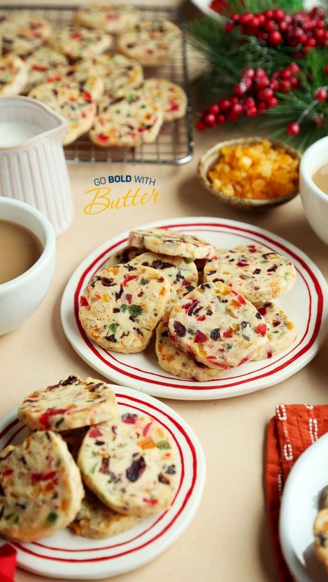 Best Shortbread, Xmas Cookies Recipes, Classic Holiday Desserts, Fruit Cake Cookies, Holiday Fruit, Baking Secrets, Shortbread Cookie Recipe, Shortbread Recipes, Fruit Peel