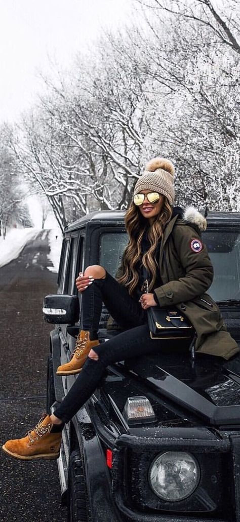 Winter Day Outfit, Friday Wear, Prada Cahier Bag, Timberland Boots Outfit, Magical Winter, Winter Outfits Cold, Snow Outfit, Boating Outfit, Black Timberlands