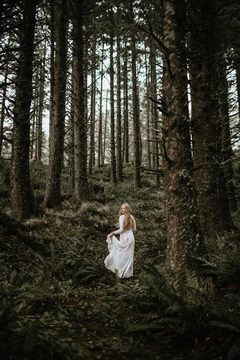 Lost In The Woods Photography, Fairy Themed Senior Pictures, Wooded Photoshoot, Photoshoot In Woods, Woods Photoshoot Ideas, Forest Fashion Photography, In The Woods Photoshoot, Forest Senior Pictures, Photoshoot Woods