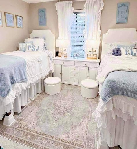 Baylor Dorm, Sorority House Rooms, Cute Dorm Ideas, Collage Dorm Room, Sorority Room, Blue Dorm, College Dorm Room Inspiration, Preppy Dorm Room, Dream Dorm Room