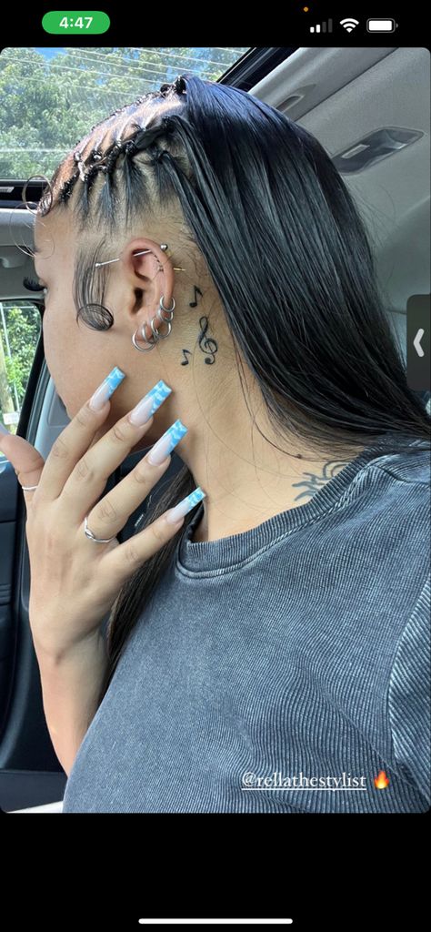 Ear Tattoo Ideas Black Women, Music Tattoos Black Women, Back Ear Tattoo Black Women, Hawaiian Tattoo Behind Ear, Female Tattoos Neck, Behind The Ear Music Note Tattoo, Make Neck Tattoo, Baddie Ear Tattoos, Music Neck Tattoos Women