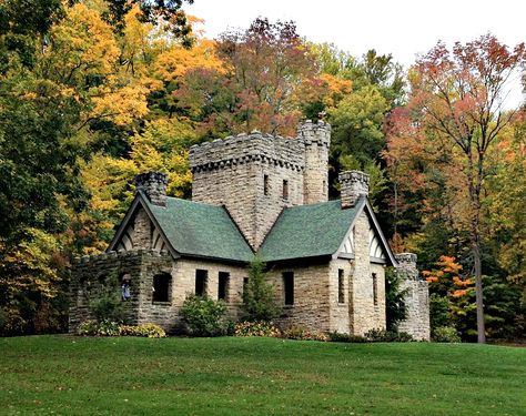 Squire's Castle - Willoughby Hills, Ohio - While certainly charming in the daylight, this small castle within Cleveland Metroparks is haunted nightly by a shadowy figure with a red lantern. Castle In Autumn, Cloisters Castle Maryland, Stone Keep Castle, Castle On A Hill, Squires Castle Ohio, Small Castle, Cleveland Metroparks, Small Castles, Red Lantern