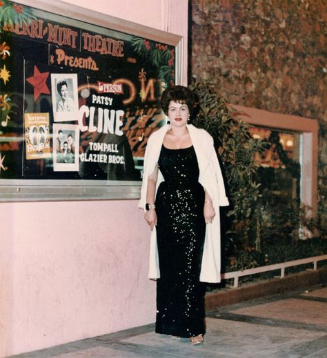 Patsy Cline, beside an advertisement for her engagement in Las Vegas - 1962 Country Western Singers, Patsy Cline, Country Music Artists, Country Music Stars, Country Music Singers, Country Artists, I Love Music, Country Singers, Music Star