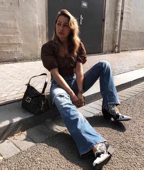 Sacha shoes on Instagram: “⭐️Cowboy Boots⭐️ @brittaileen #sacha #sachashoes #westernboots #star #leather #ootd #flared #jeans #fashion #cowboy” Jeans Fashion, Flared Jeans, Western Boots, Cowboy Boots, Cowboy, Ootd, Boots, Stars, Leather