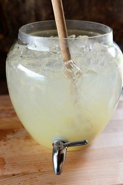 Ree Drummond Recipes, Pioneer Woman Ree Drummond, Winter Drink, Pioneer Woman Recipes, Homemade Lemonade, Ree Drummond, Lemonade Recipes, The Pioneer Woman, Smoothie Drinks