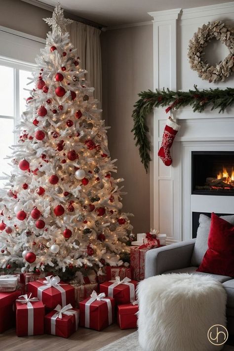 Red White And Gold Christmas Tree, Red And White Christmas Tree, Outdoor Christmas Decoration Ideas, Red And Gold Christmas, Red And Gold Christmas Tree, Wrapped Presents, Red And White Christmas, Modern Christmas Tree, Elegant Christmas Trees