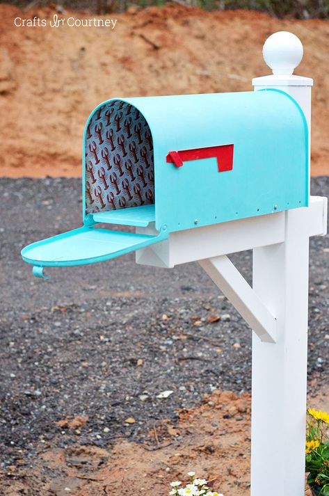 Mailboxes are exposed to all kinds of abuses. If your mailbox looks like it’s seen better days, here are some great mailbox makeover ideas that can bring new life to this very important feature of modern life! #homeimprovement #mailboxmakeover #mailboxmakeover #zenofzada Nautical Mailbox, Coastal Mailbox, Country Mailbox, Brick Mailbox, Mailbox Garden, Mailbox Makeover, Easy Diy Home Projects, Painted Mailboxes, Mailbox Landscaping