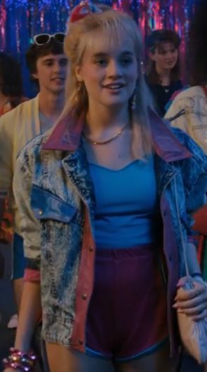 Angela Stranger Things, 80s Style Outfits, Stranger Things Halloween Costume, Stranger Things Outfit, Stranger Things Costume, Stranger Things Halloween, Where Is The Love, 80s Hair, 00s Fashion