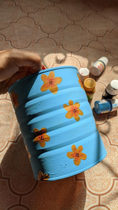 Tin Can Painting Ideas Aesthetic, Can Painting Diy Tin, Tin Can Painting Ideas, Macetas Aesthetic, Soup Can Crafts, Coke Can Crafts, Room Paint Designs, Artsy Phone Cases, Plant Pot Design