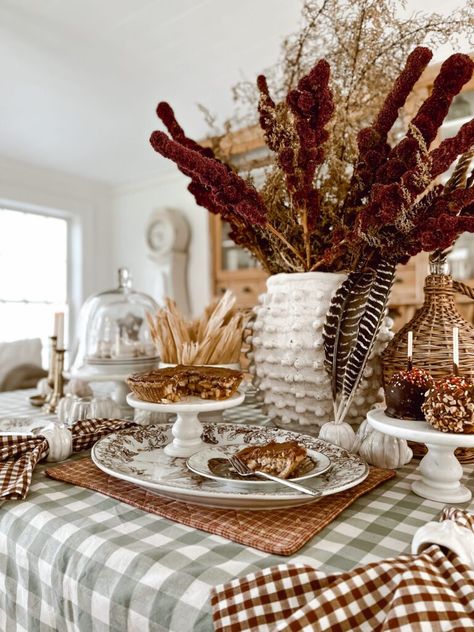 Gingham Urban Kitchen Design, Cozy White Cottage, Farmhouse Thanksgiving, Vintage Fall Decor, Liz Marie, Fall Coffee Table, Farmhouse Decor Kitchen, Fall Kitchen Decor, Fall Decor Inspiration