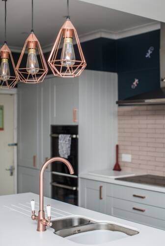 Rose Gold Kitchen Faucet, Rose Gold Handles Kitchen, White Rose Gold Kitchen, Kitchen Design Rose Gold, Navy And Rose Gold Kitchen, Cozinha Rose Gold, Grey And Rose Gold Kitchen, Rose Gold Kitchen Hardware, Rose Gold Kitchen Ideas