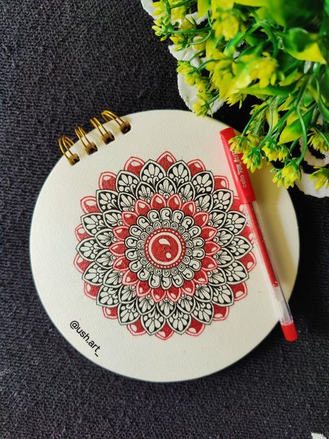 Black and Red Mandala. Mini mandala. Two color mandala. Easy mandala. Beginner mandala. Easy pattern. Glitter Mandala Red And Black Mandala, Mandala Beginner, Beginner Mandala, Coloured Mandala, Mandala Mini, Simple Mandala Design, Mini Drawing, Small Mandala, Half Mandala